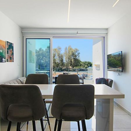 파포스 Phaedrus Living - Seaside Executive Flat Harbour 203 아파트 외부 사진