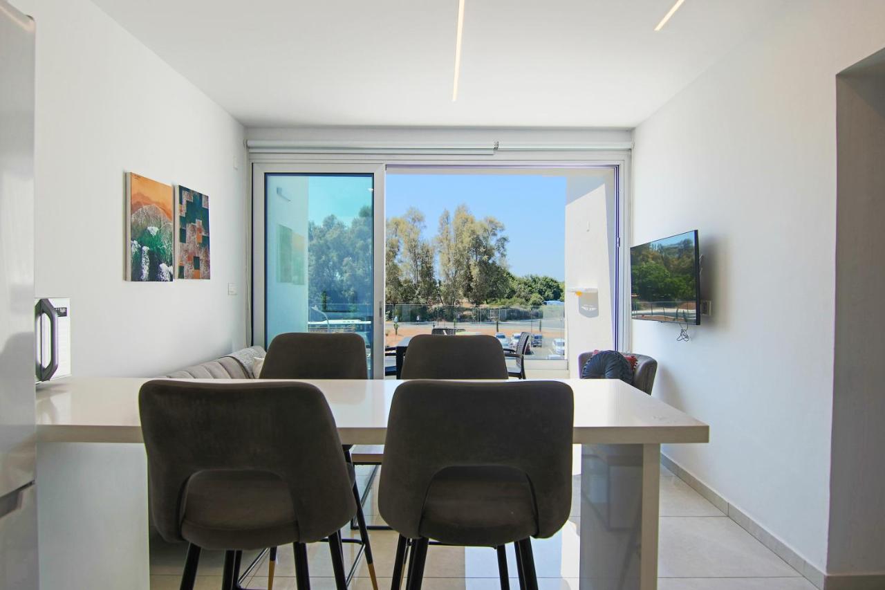 파포스 Phaedrus Living - Seaside Executive Flat Harbour 203 아파트 외부 사진