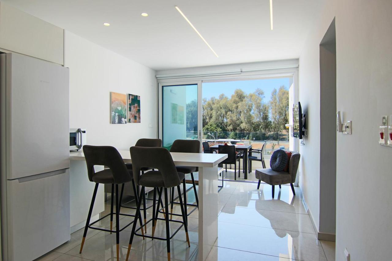 파포스 Phaedrus Living - Seaside Executive Flat Harbour 203 아파트 외부 사진
