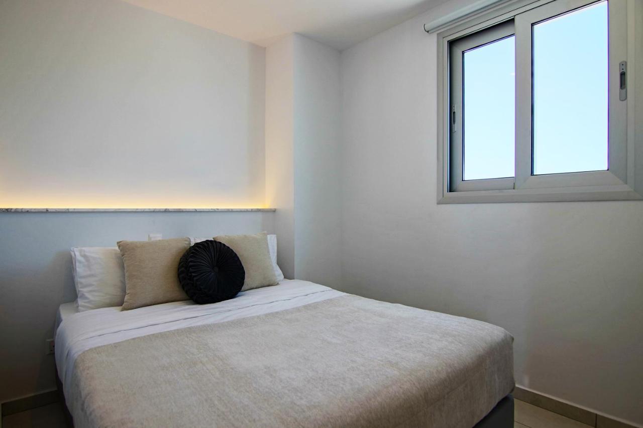 파포스 Phaedrus Living - Seaside Executive Flat Harbour 203 아파트 외부 사진