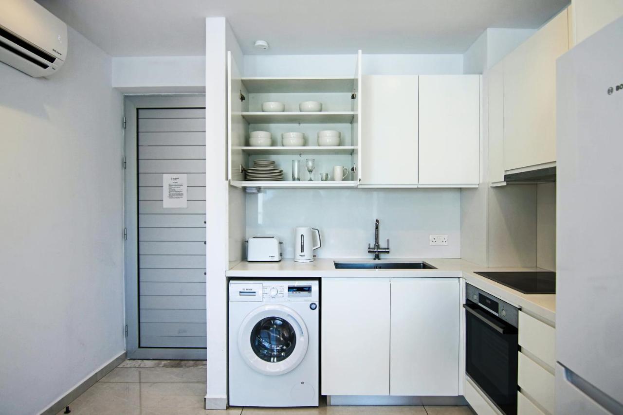 파포스 Phaedrus Living - Seaside Executive Flat Harbour 203 아파트 외부 사진